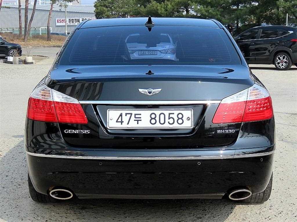 HYUNDAI Genesis - Vista 4