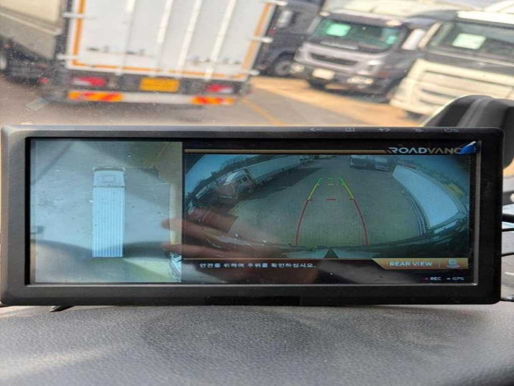 medium and large cargo truck - Vista 7