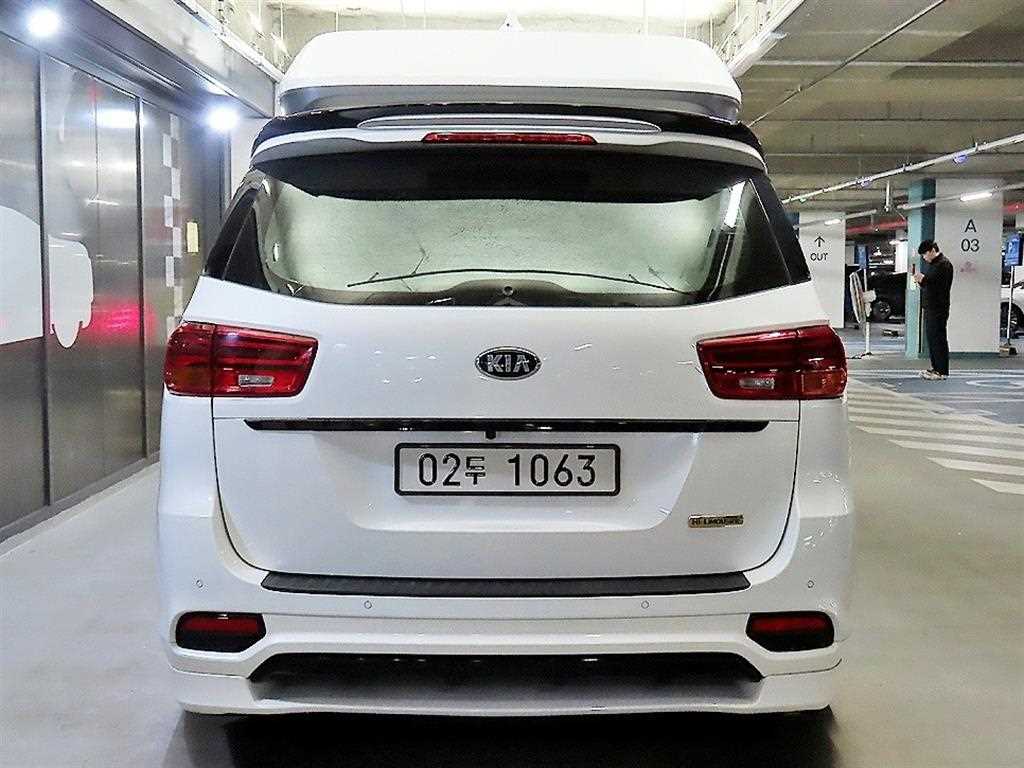KIA Carnival - Vista 5