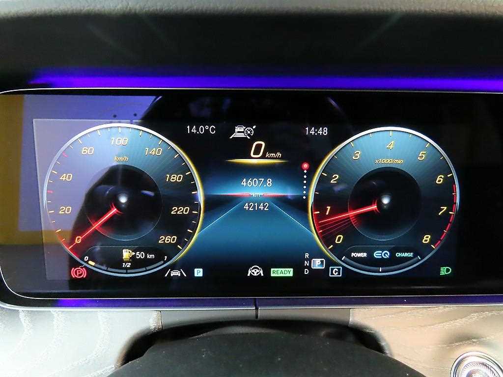 Mercedes Benz E class - Vista 8