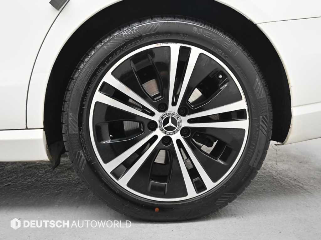 Mercedes Benz E class - Vista 5