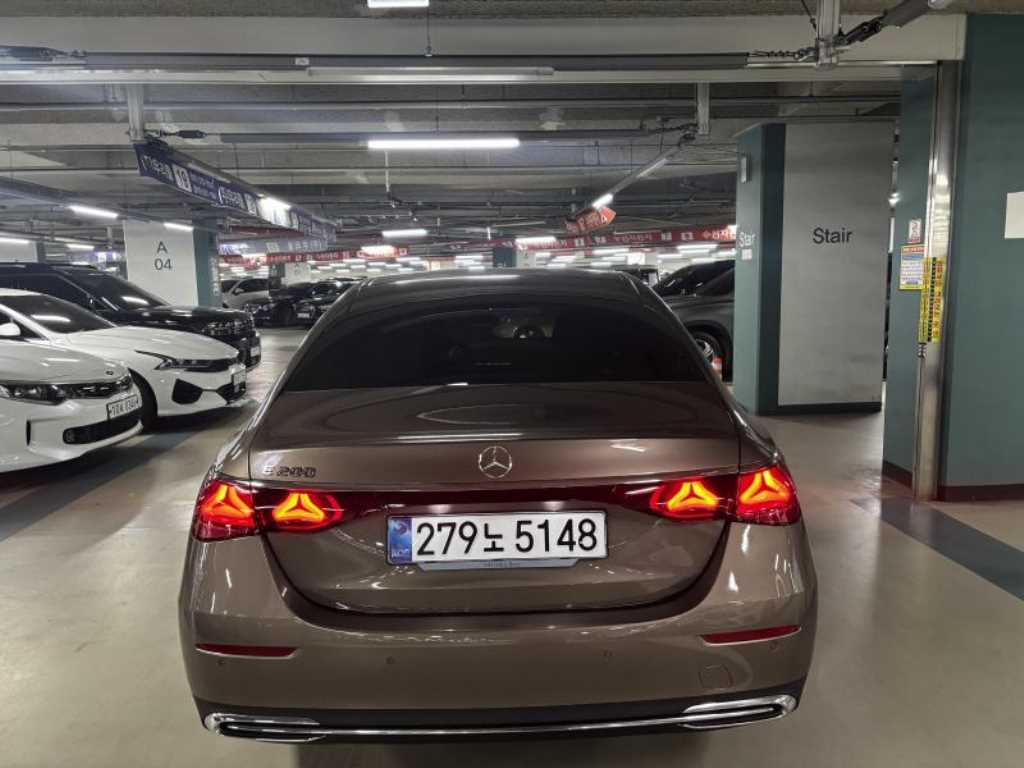 Mercedes Benz E class - Vista 4