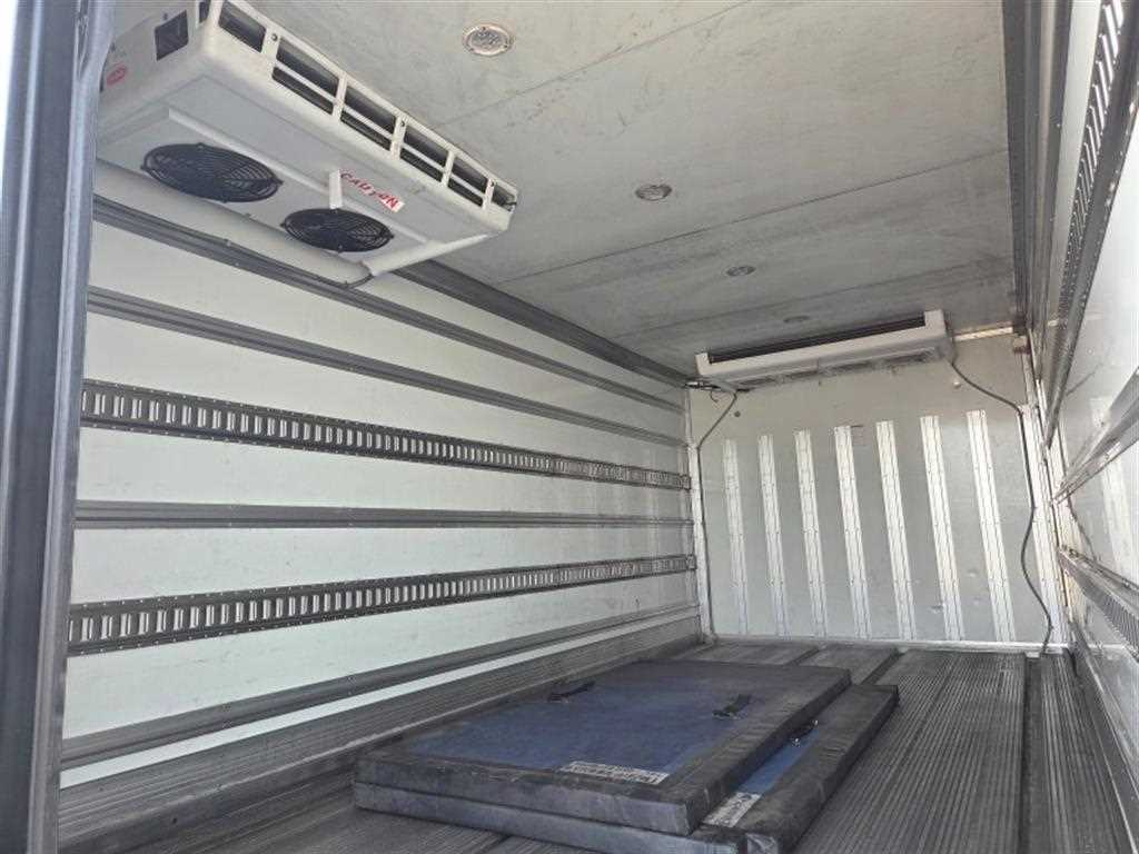 medium and large cargo truck - Vista 6