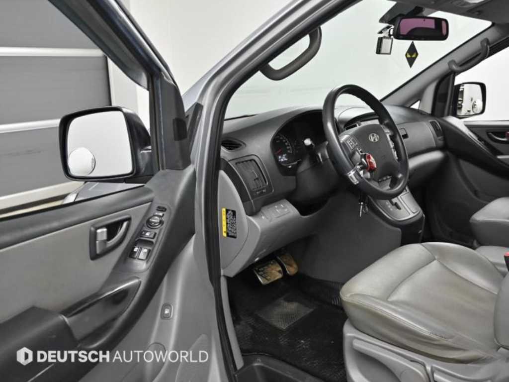 HYUNDAI Starex - Vista 11