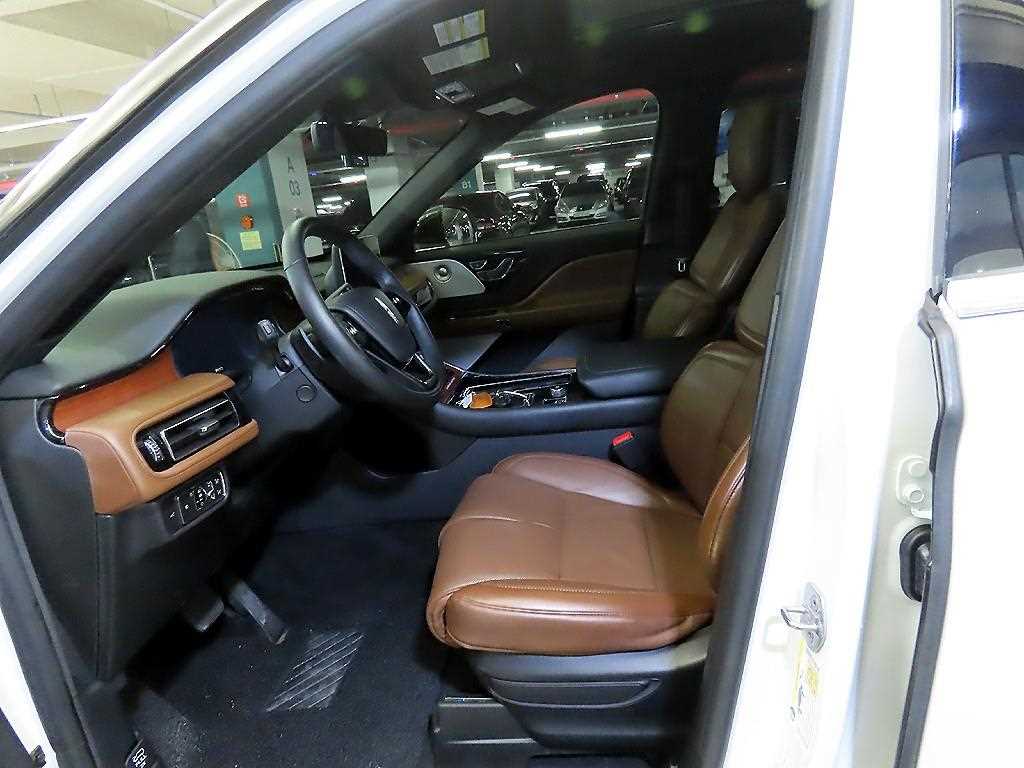 Lincoln Aviator - Vista 6