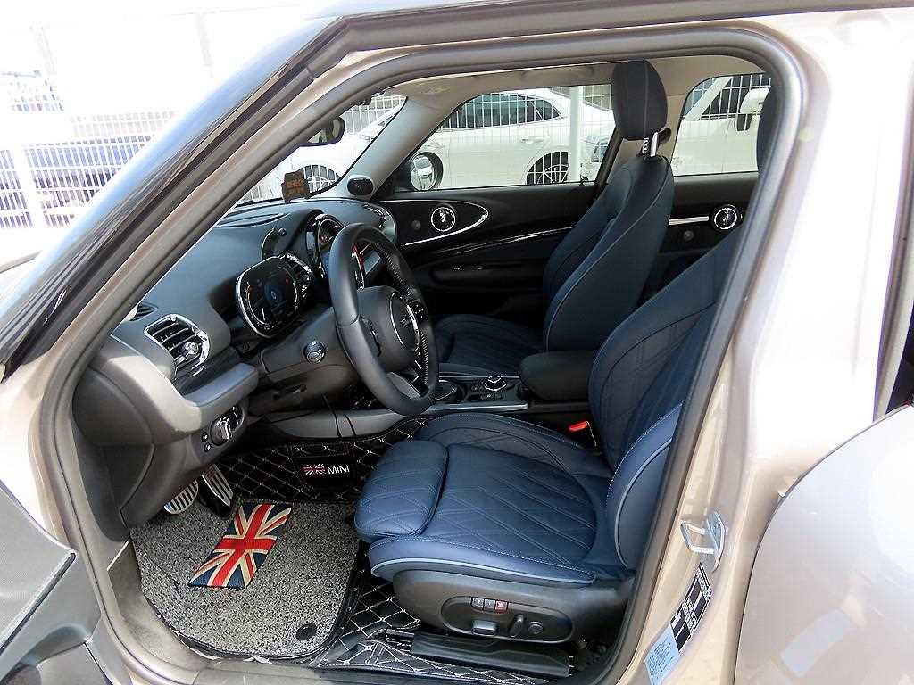 Mini Clubman - Vista 5