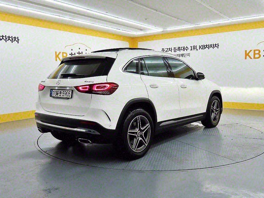 Mercedes Benz GLA Class - Vista 4