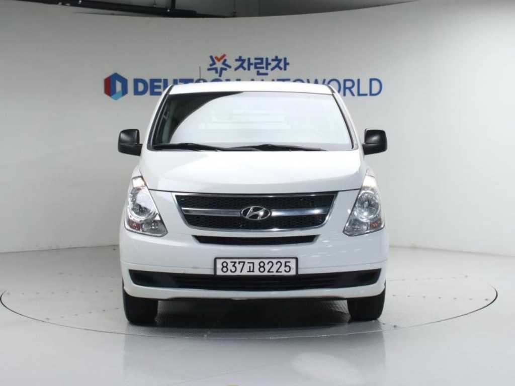 HYUNDAI Starex - Vista 3