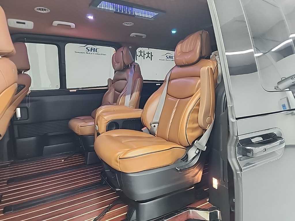 HYUNDAI Staria - Vista 12