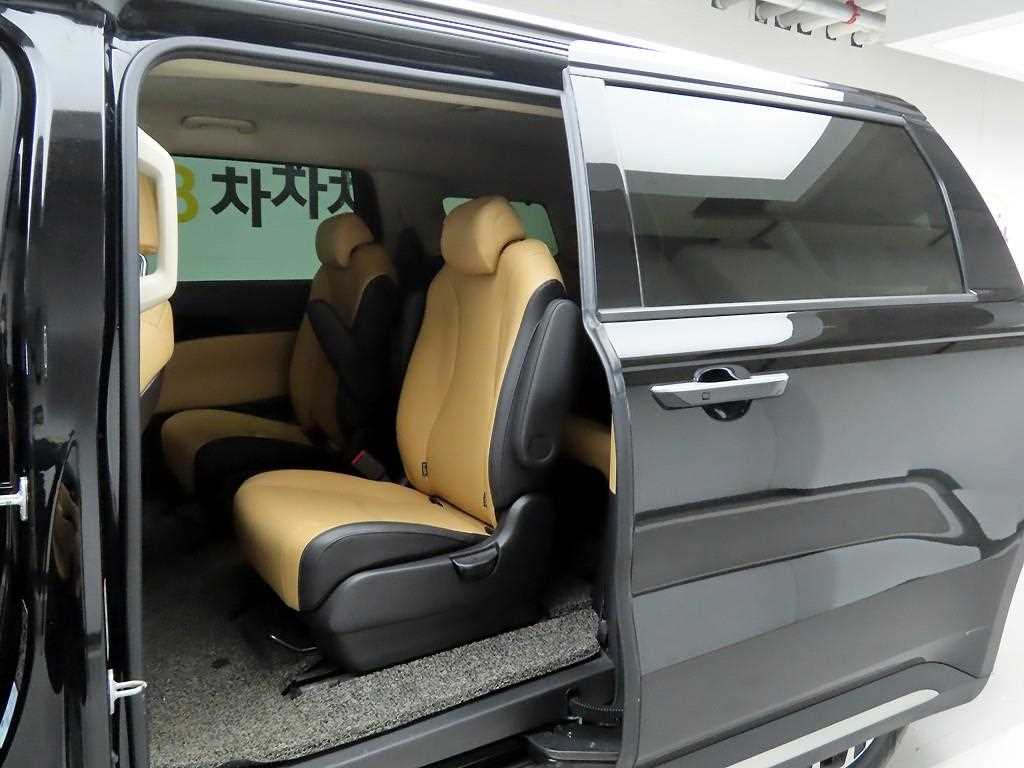 KIA Carnival - Vista 12