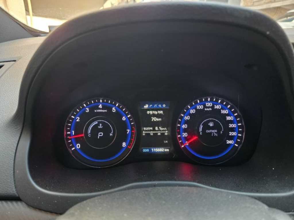 HYUNDAI i40 - Vista 10