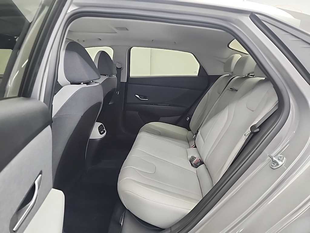 HYUNDAI Avante - Vista 12