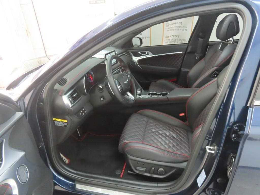 Genesis G70 - Vista 5