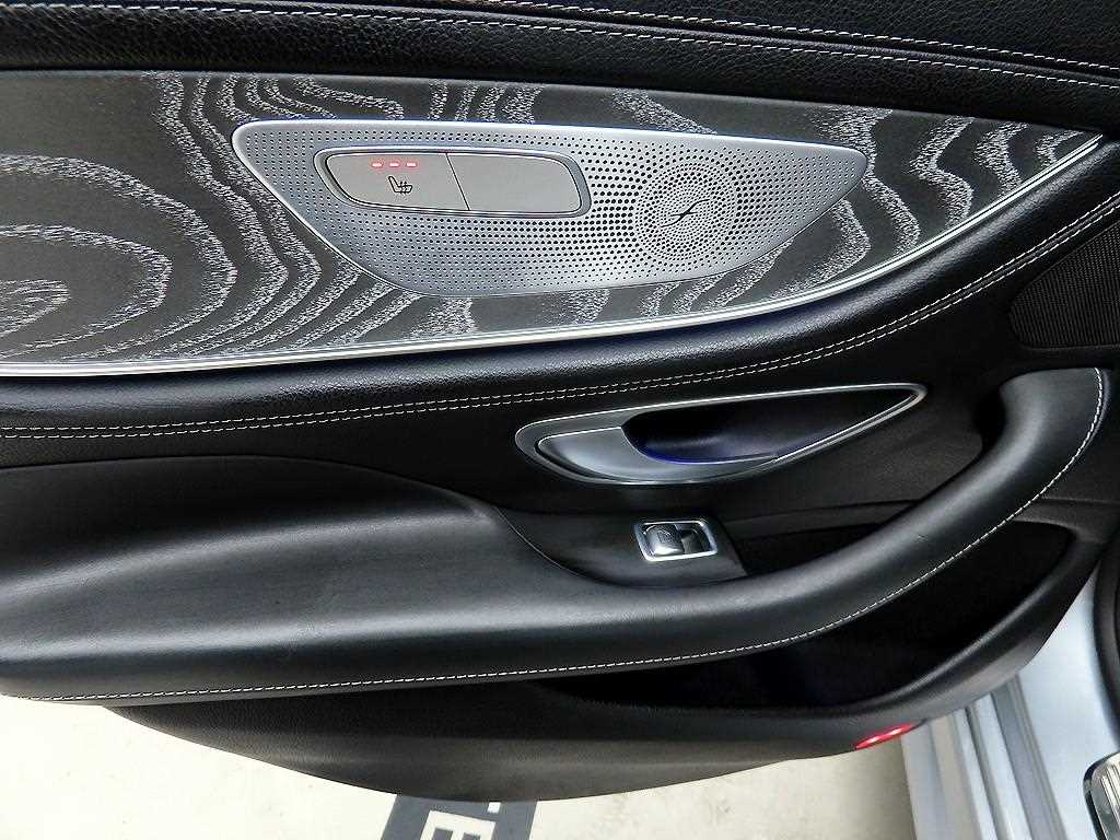 Mercedes Benz CLS Class - Vista 12