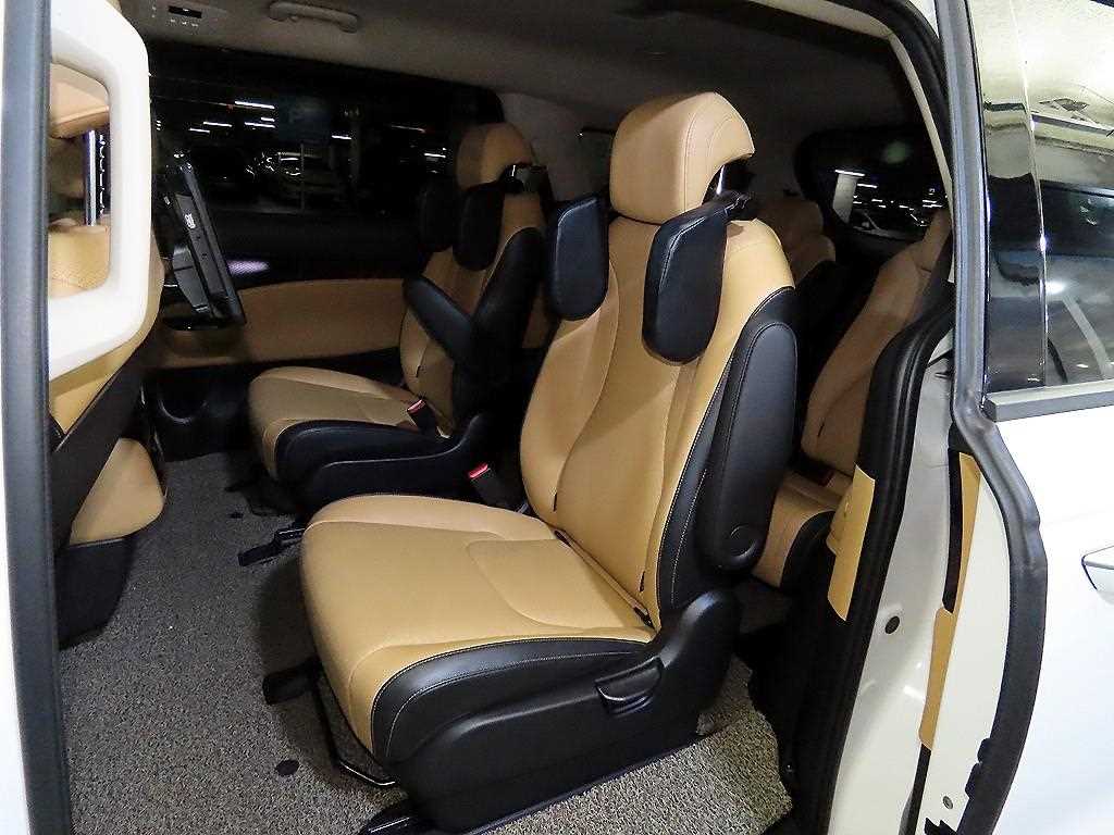 KIA Carnival - Vista 7