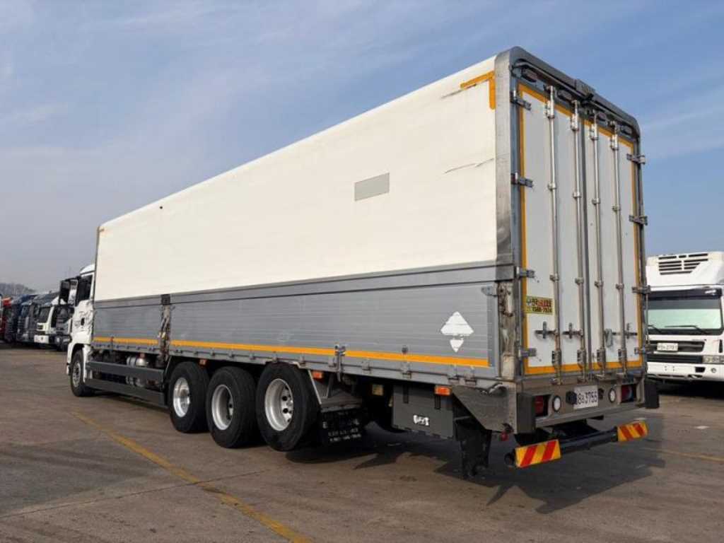 medium and large cargo truck - Vista 4