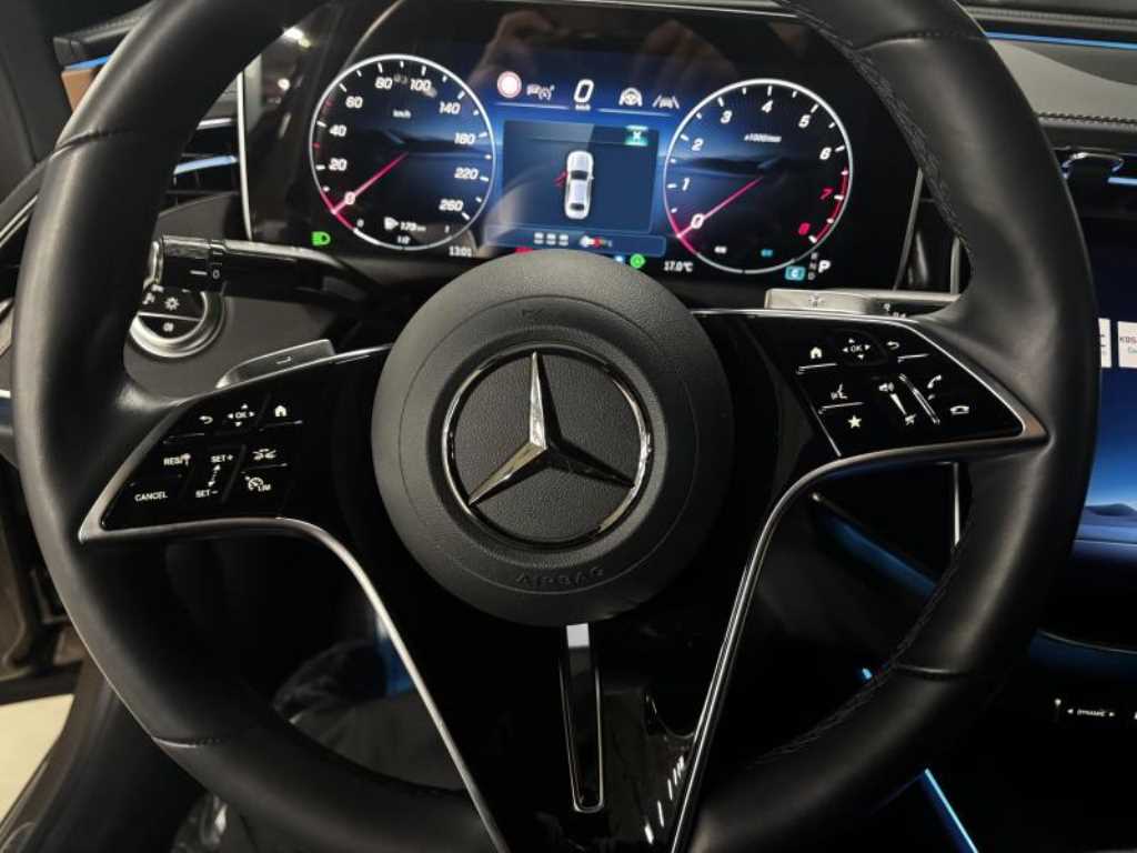 Mercedes Benz E class - Vista 7