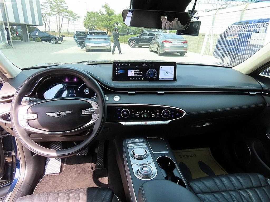 Genesis GV70 - Vista 7