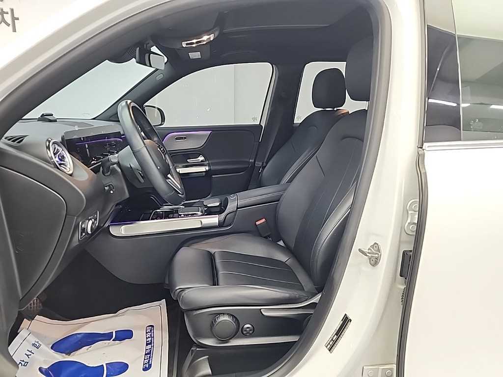 Mercedes Benz GLB Class - Vista 11