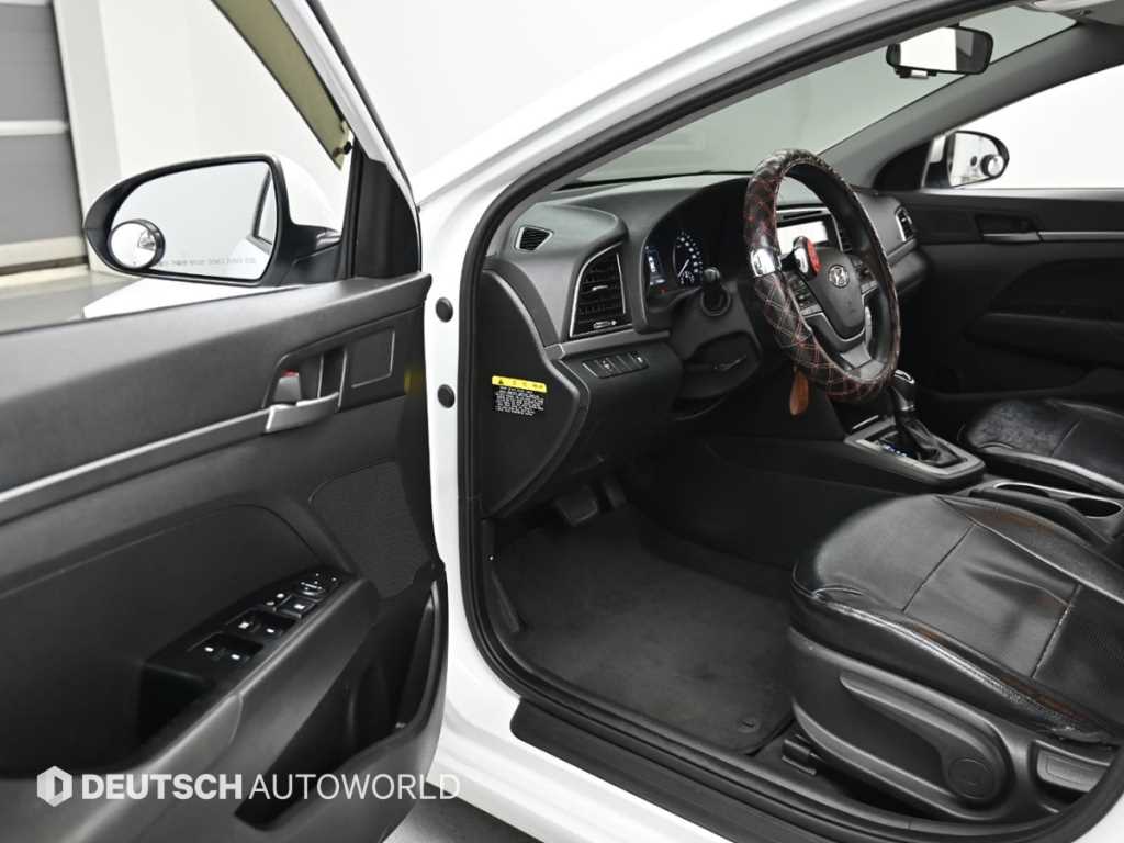 HYUNDAI Avante - Vista 11