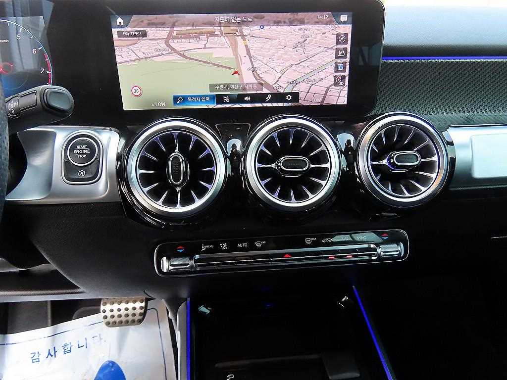 Mercedes Benz GLB Class - Vista 12