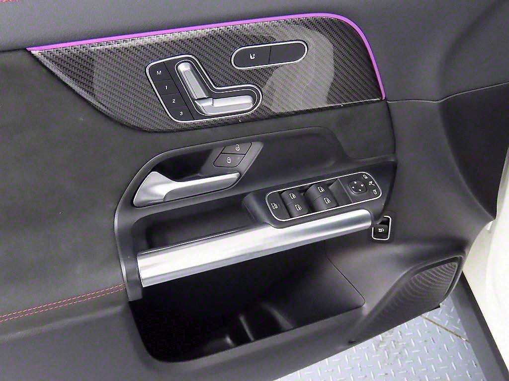 Mercedes Benz GLA Class - Vista 11