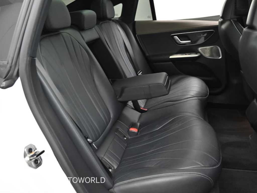 Mercedes Benz EQE - Vista 12