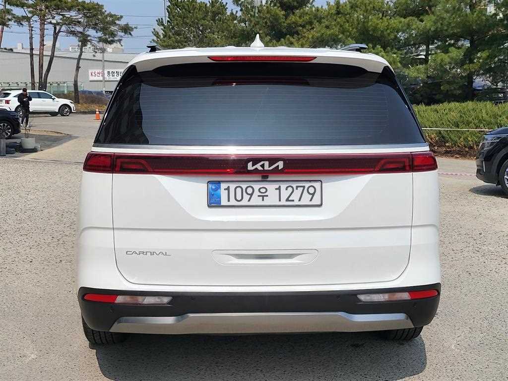 KIA Carnival - Vista 4
