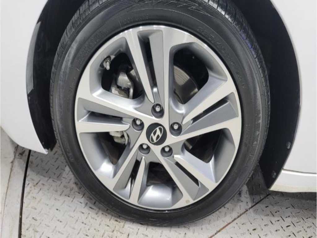 HYUNDAI Avante - Vista 7