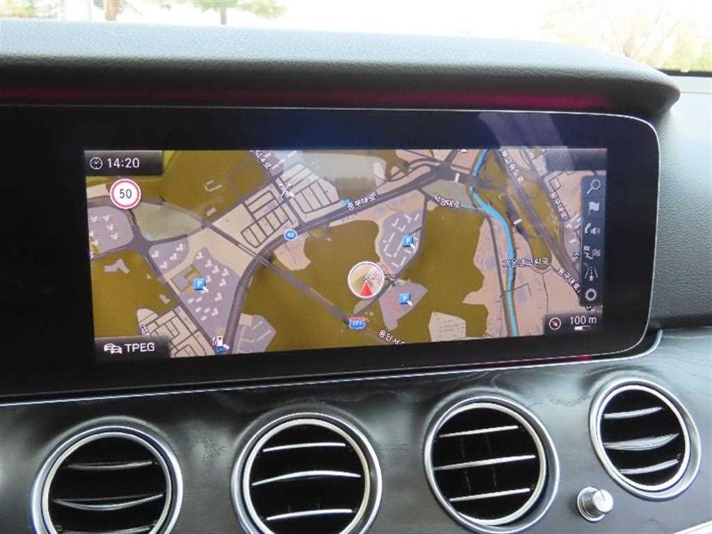 Mercedes Benz E class - Vista 9