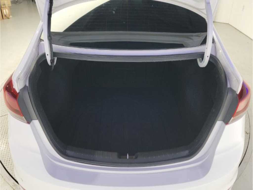 HYUNDAI Avante - Vista 6