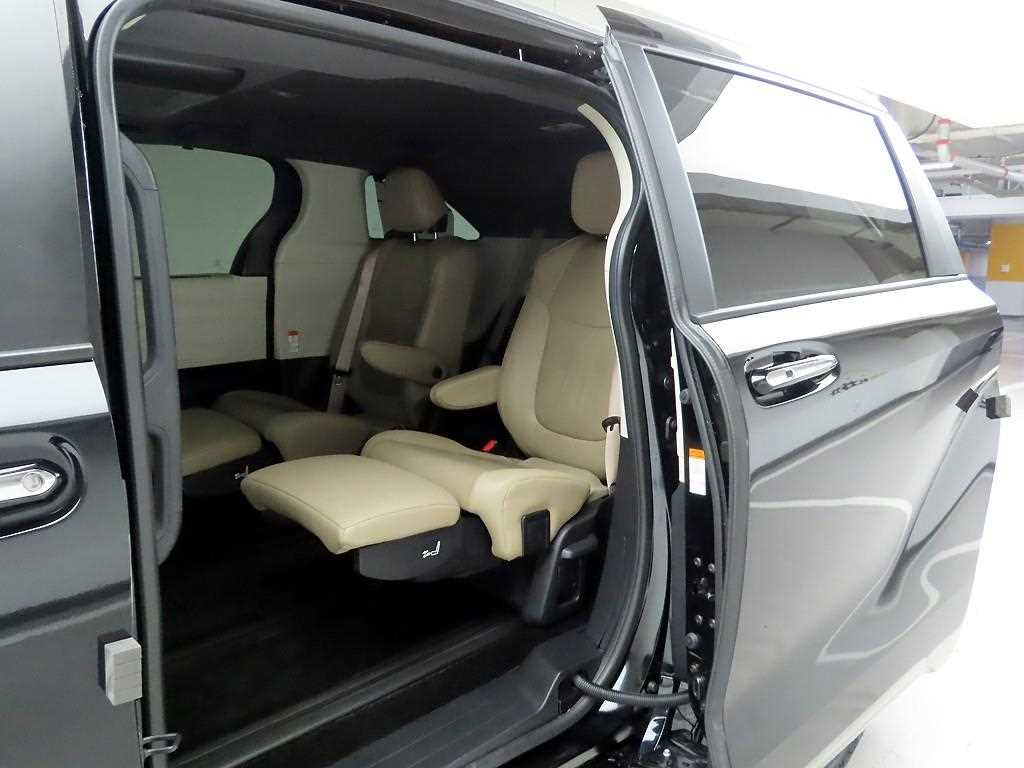 Toyota Siena - Vista 12