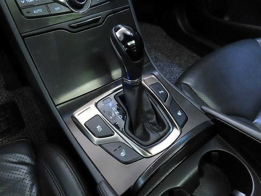 HYUNDAI Grandeur - Vista 12