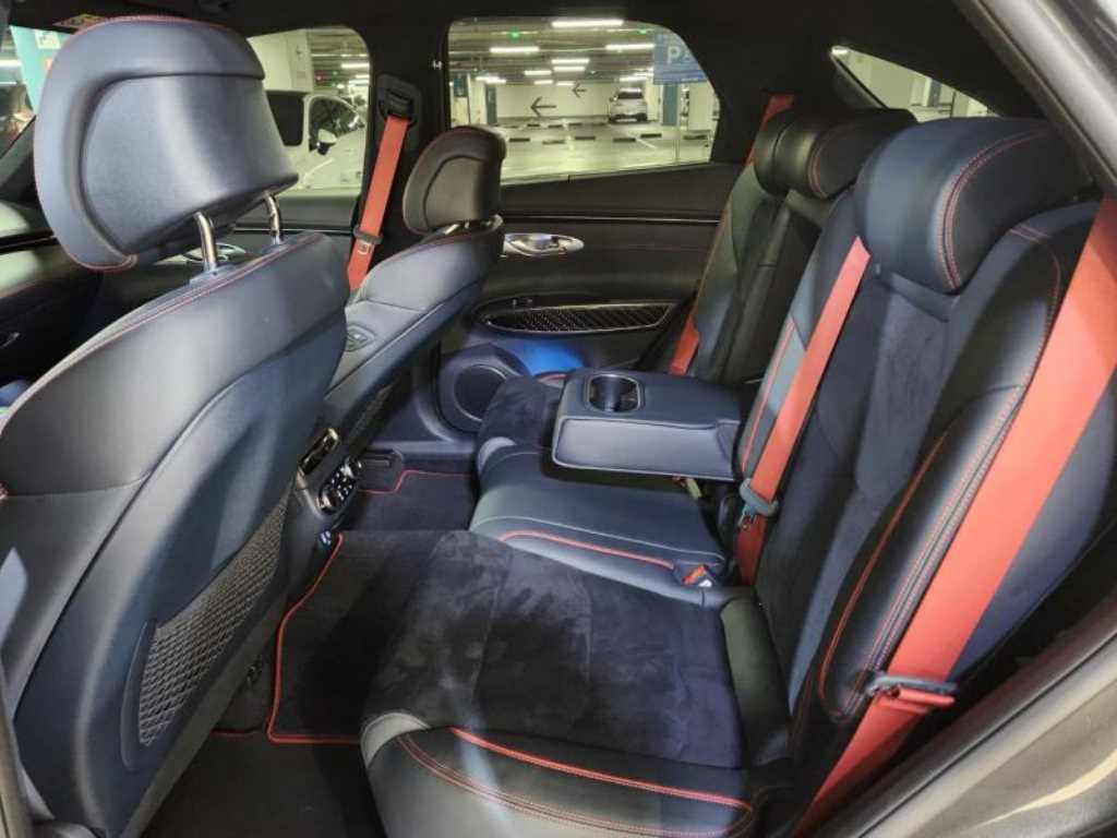 Genesis GV70 - Vista 7