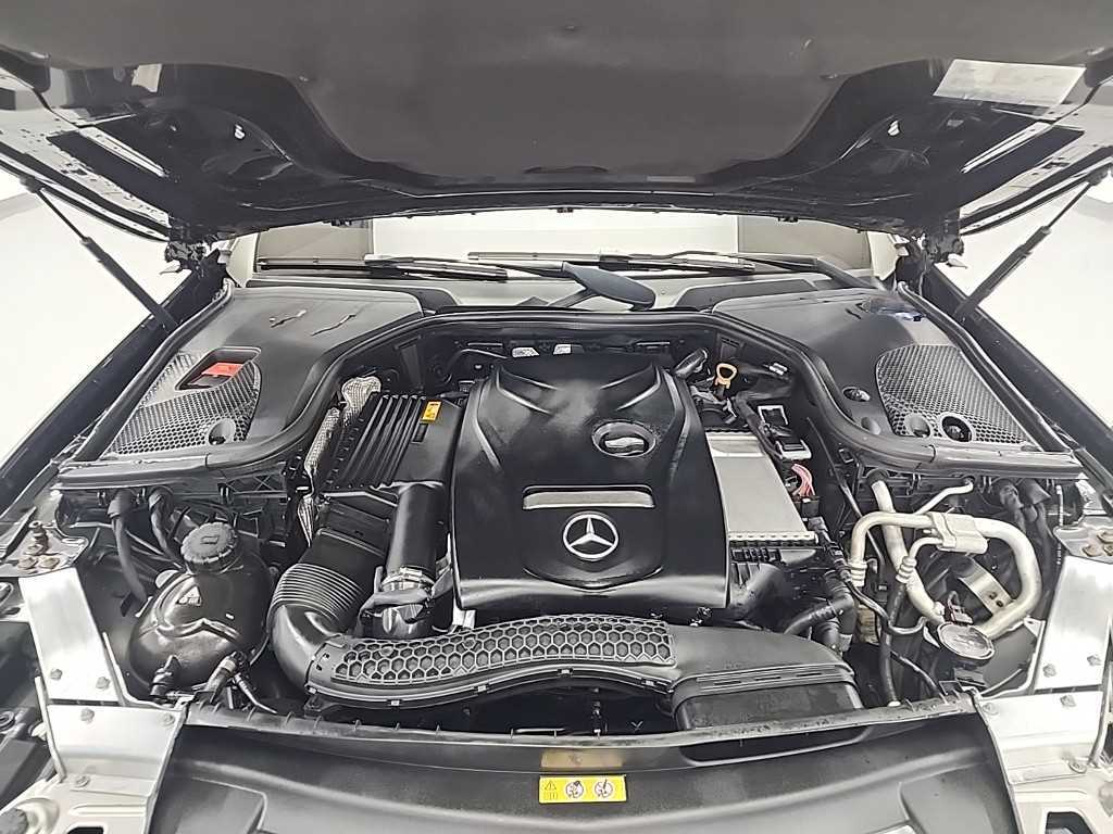 Mercedes Benz E class - Vista 5