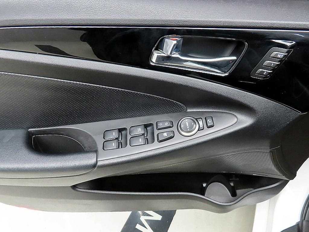 HYUNDAI Sonata - Vista 11