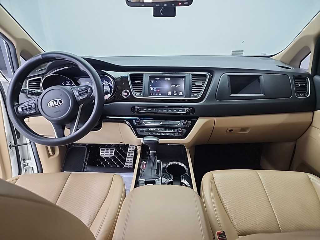KIA Carnival - Vista 7
