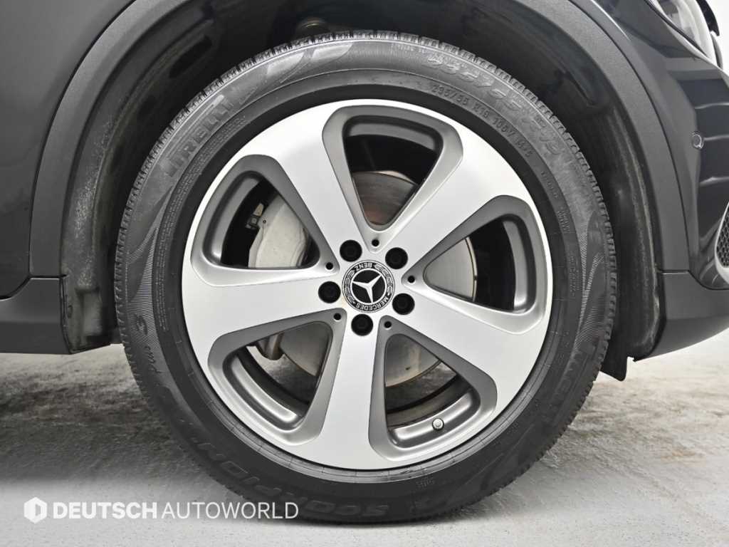 Mercedes Benz GLC Class - Vista 5