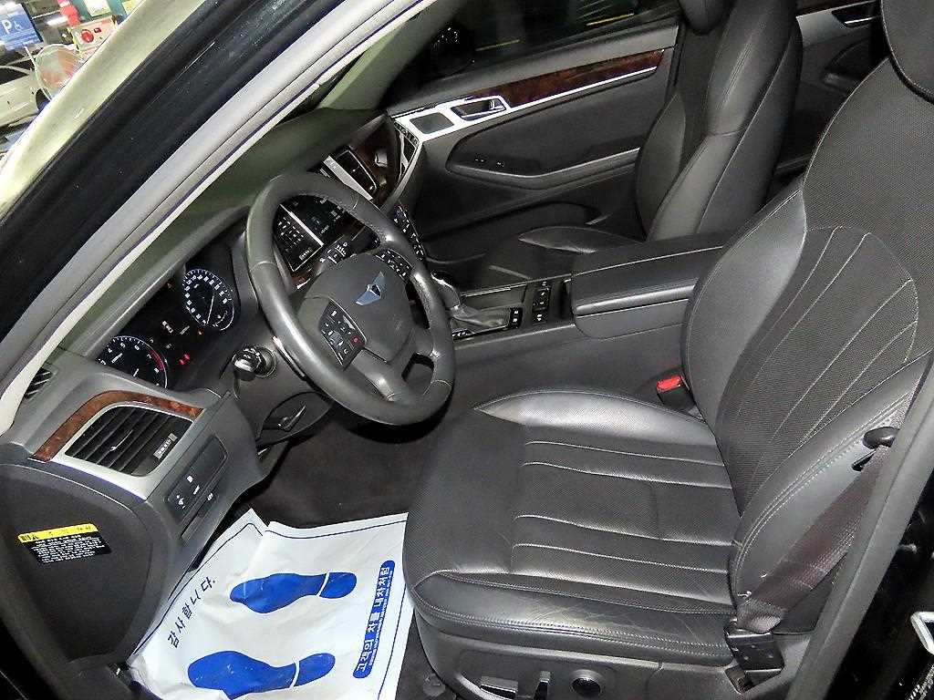 HYUNDAI Genesis - Vista 6