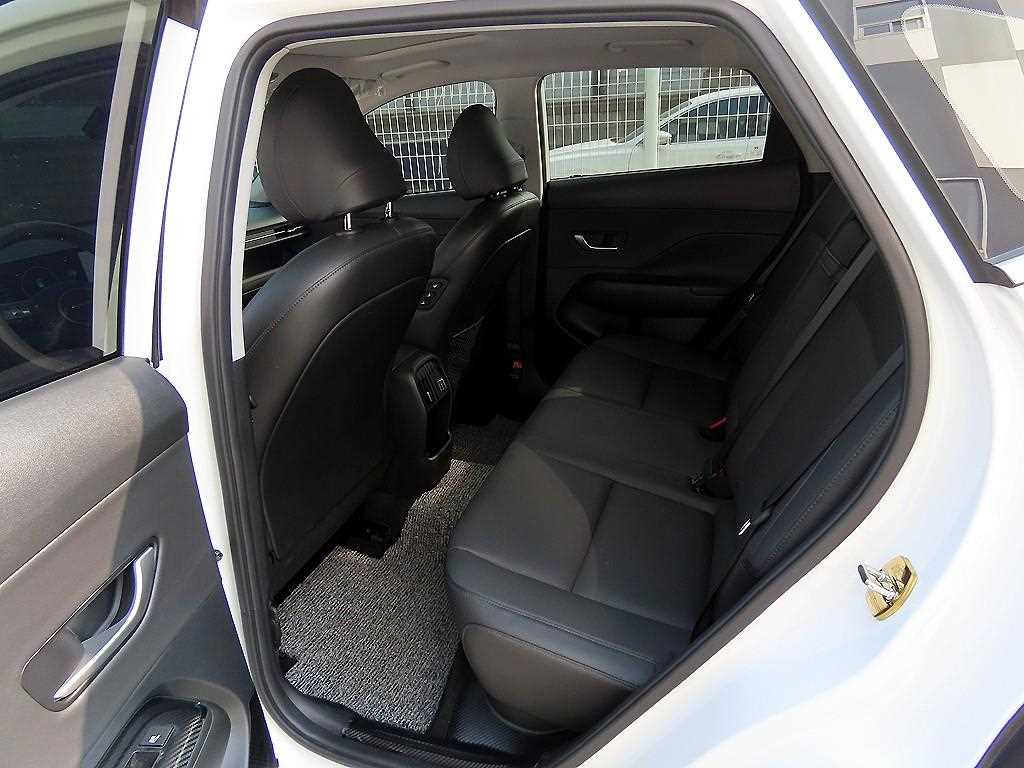 HYUNDAI Kona - Vista 6