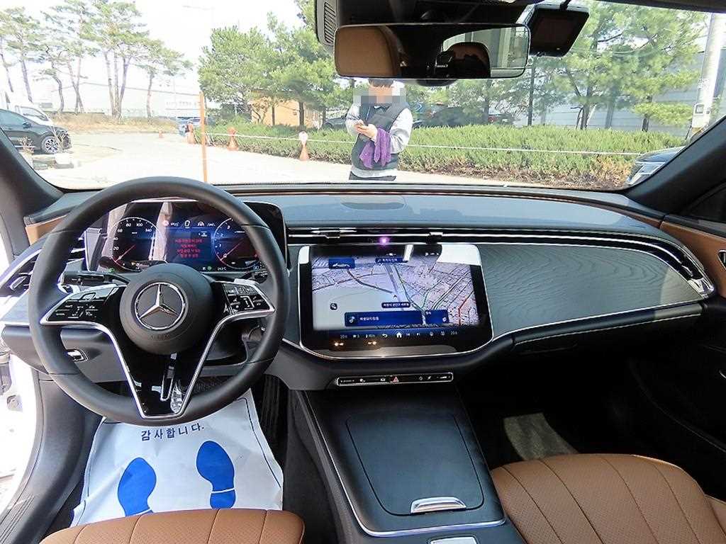 Mercedes Benz E class - Vista 7