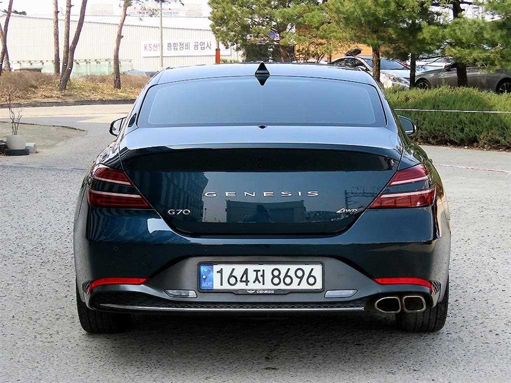 Genesis G70 - Vista 4