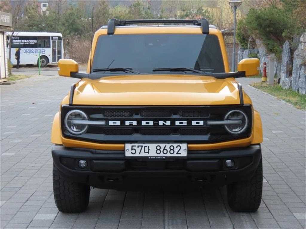 Ford Bronco 2022 Amarillo - Importación desde Corea - HF Imports Iquique - Foto 1