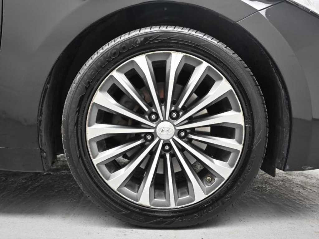 HYUNDAI Grandeur - Vista 5