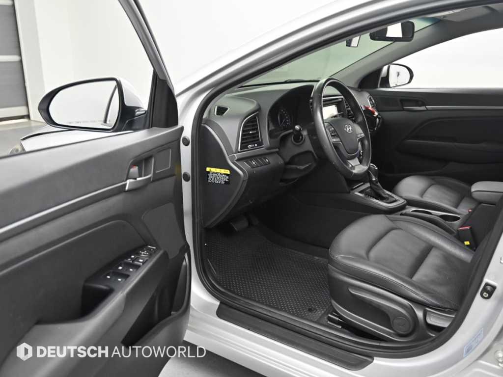 HYUNDAI Avante - Vista 11