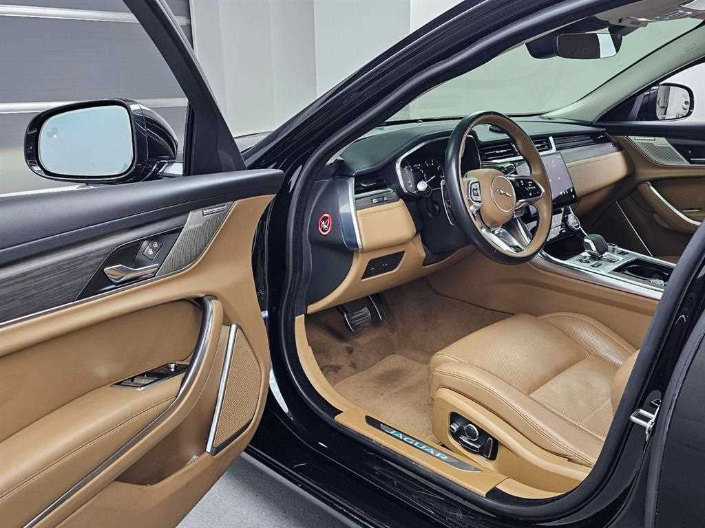 Jaguar XF - Vista 11