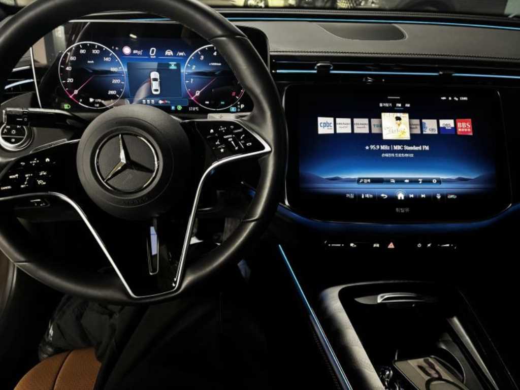 Mercedes Benz E class - Vista 8