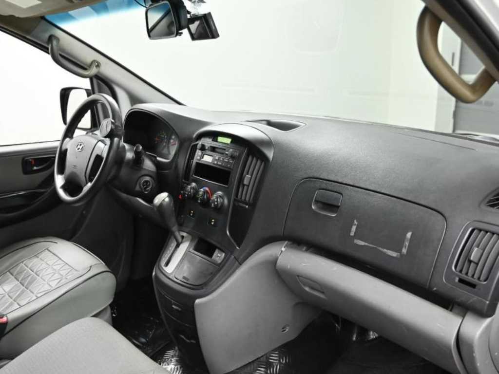 HYUNDAI Starex - Vista 7