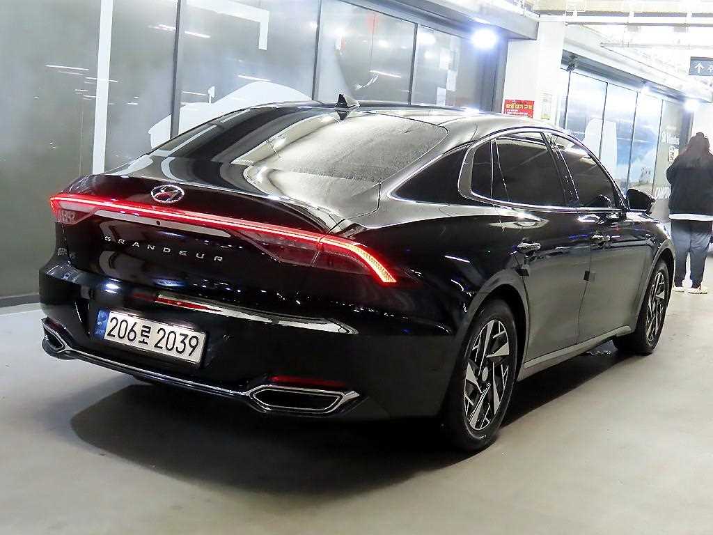 HYUNDAI Grandeur - Vista 4