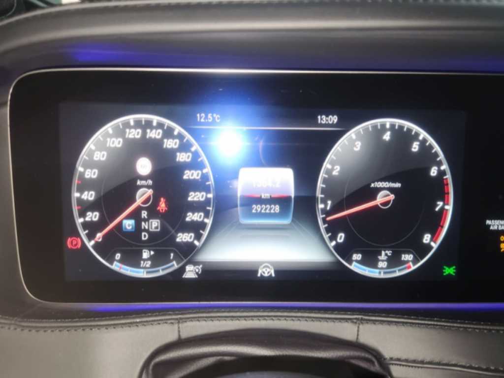 Mercedes Benz S Class - Vista 9